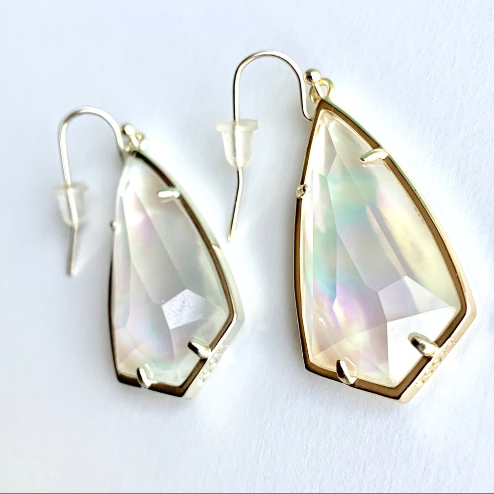 Kendra Scott Carla Earrings in Mother of Pearl